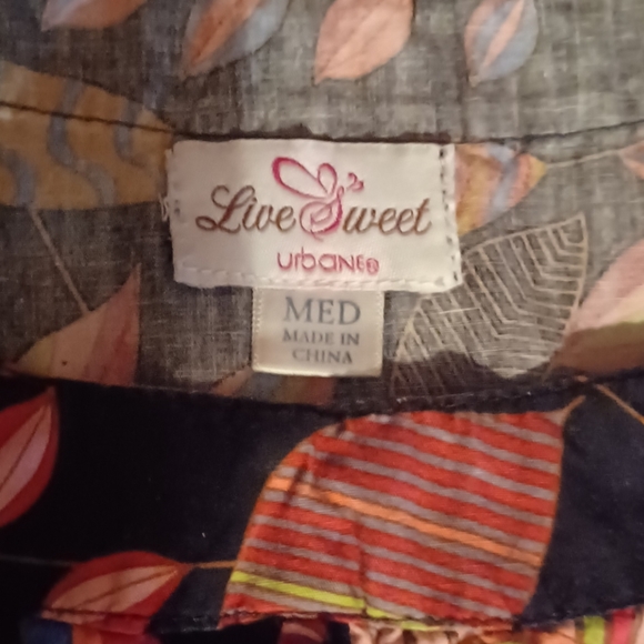 Live Sweet- Urbane Co Scrub Top - Picture 4 of 4